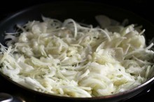 Cooking-caramelized-onions Cooking caramelized onions