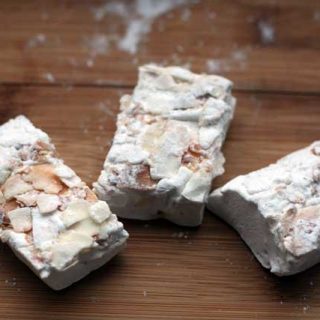 Homemade coconut marshmallows: Making your own is more fun! Learn how to make marshmallows at home.