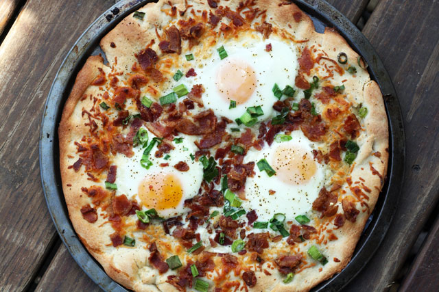 Breakfast pizza: Because now it's ok to have pizza for breakfast. Repin to save!