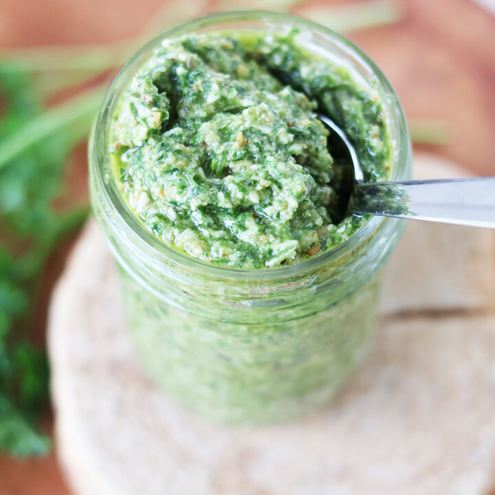 Parsley pesto recipe, with parsley and walnuts