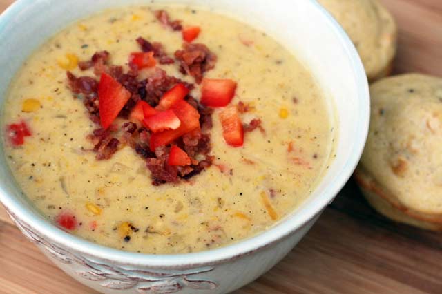 Roasted corn chowder with bacon. One of my all-time favorite soups. Click through for recipe.