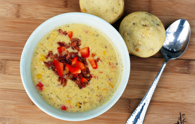 Roasted corn chowder with bacon. Rich, creamy, and roasted. Click through for recipe!