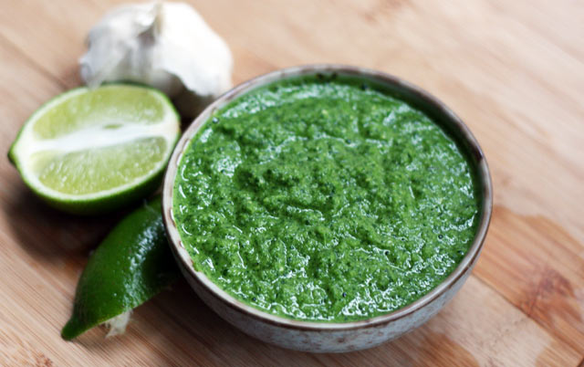 Cheap spicy Chilean pebre recipe: A spicy green condiment with many uses!