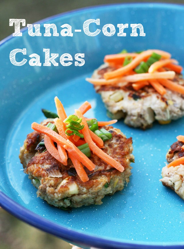 Tuna-corn cakes recipe, made with pantry staples. Repin to save!