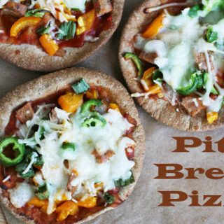 Pita bread pizza: Make homemade pizza the easy way - with a ready-made crust! Click through for more ideas.