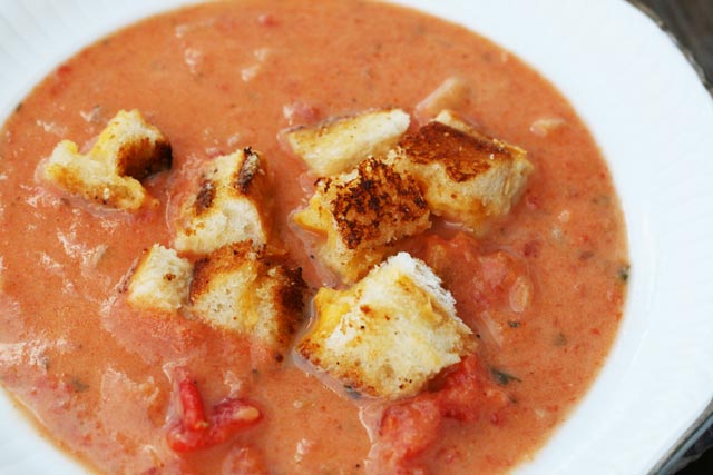 Creamy garlic tomato soup with grilled cheese croutons recipe