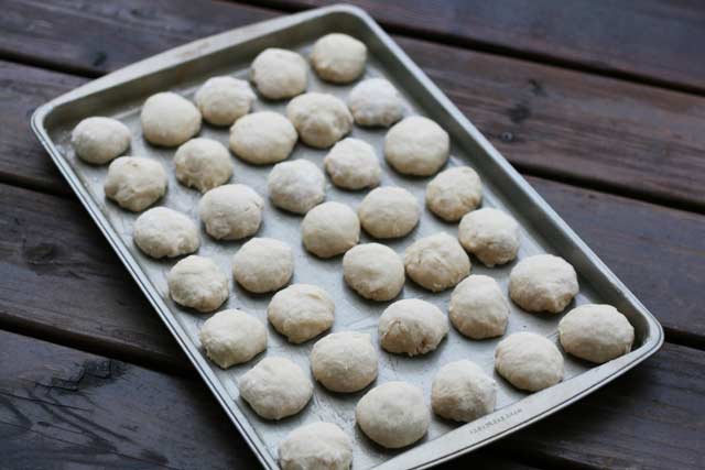 How to make perfect dinner rolls. Click through for instructions.