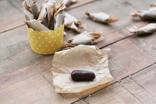 Homemade Tootsie Rolls recipe, from Cheap Recipe Blog. Repin to save!