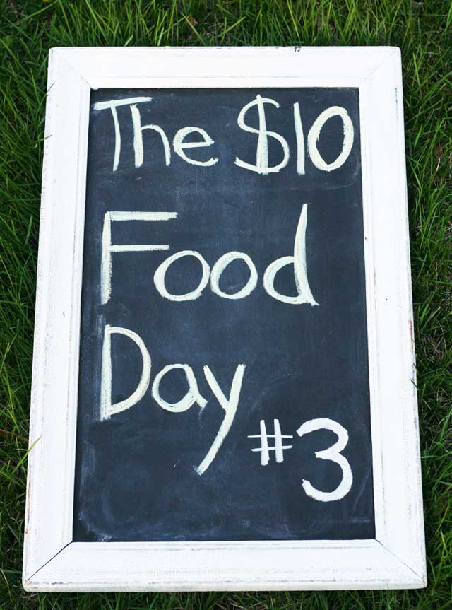 The $10 Food Day #3: 4 recipes (breakfast, lunch, dinner, and a snack) all for less than $10. Repin to save!