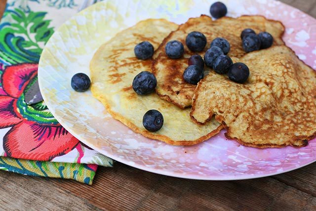 Banana-egg pancakes: So easy, just two ingredients! Click through for recipe.