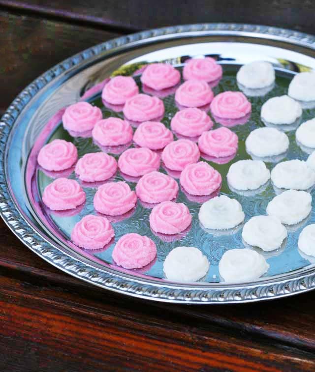 How to make homemade cream cheese mints (using rubber mint molds). Click through for recipe!