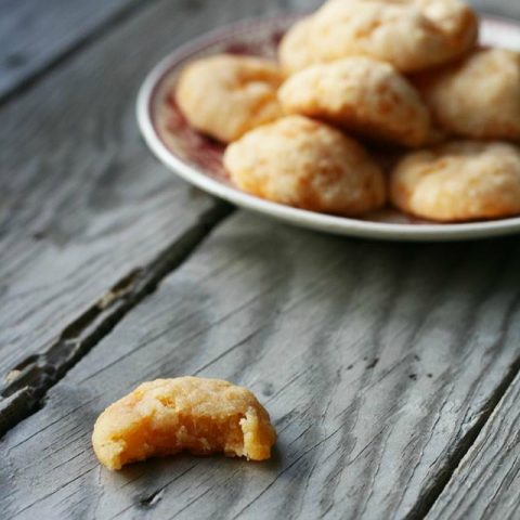 Cheddar cheese cookies recipe, from Cheap Recipe Blog