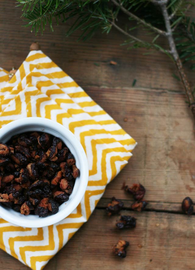 Roasted kidney beans. Kind of like roasted chickpeas, but better? You decide! Repin to save.