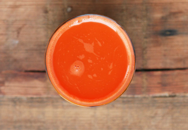 Making homemade carrot juice without a juicer, from Cheap Recipe Blog