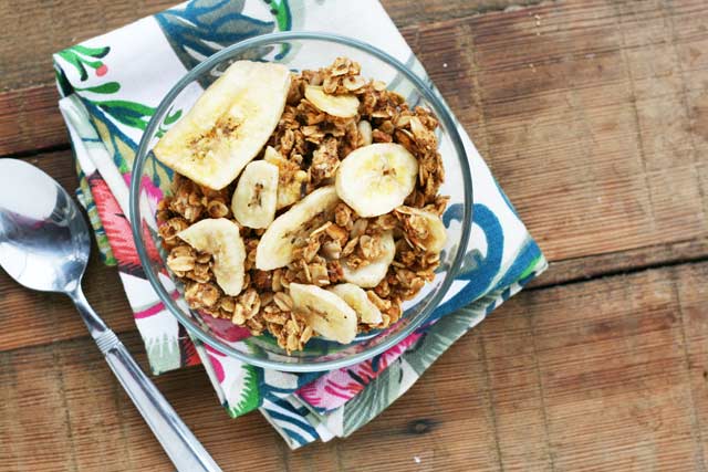 Delicious and cheap banana & peanut butter granola, from Cheap Recipe Blog