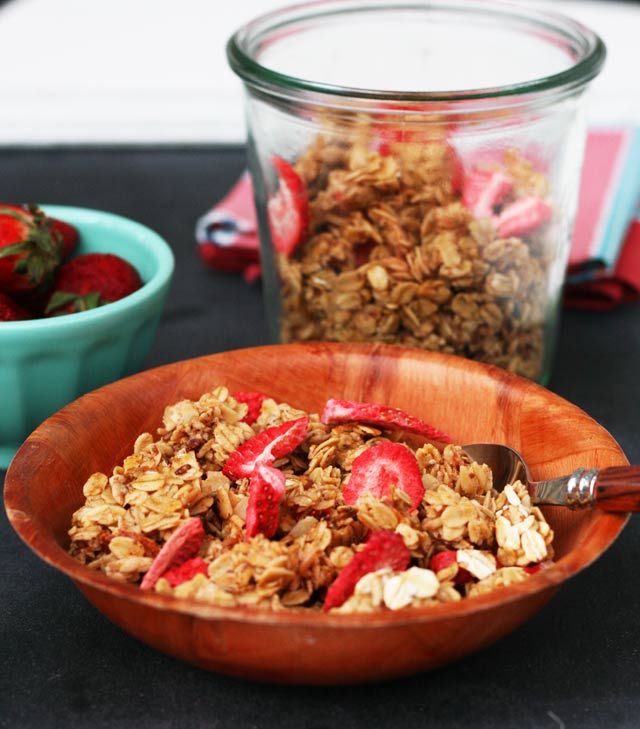 Strawberry granola, from Cheap Recipe Blog