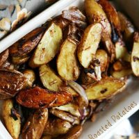 French onion roasted potatoes. Crispy oven-baked potatoes with an irresistible French onion flavor. Repin to save!
