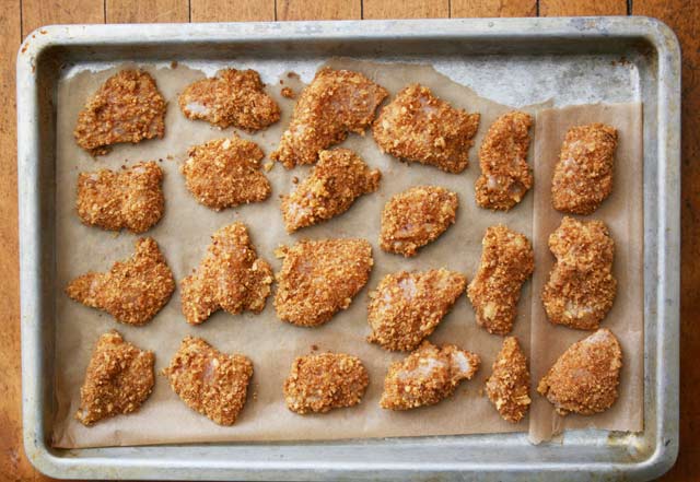 How to make homemade crispy chicken nuggets. Click through for recipe!