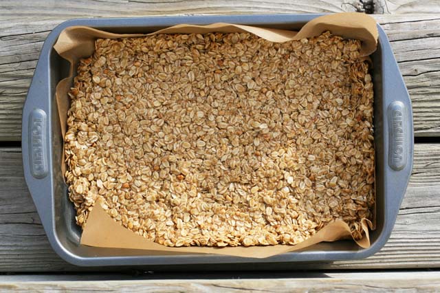 How to make MILLION DOLLAR BARS! Click through for recipe.