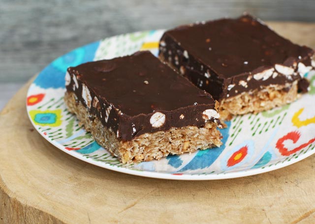 Million dollar bars - with chocolate, oats, butterscotch, and peanut butter. Repin to save!