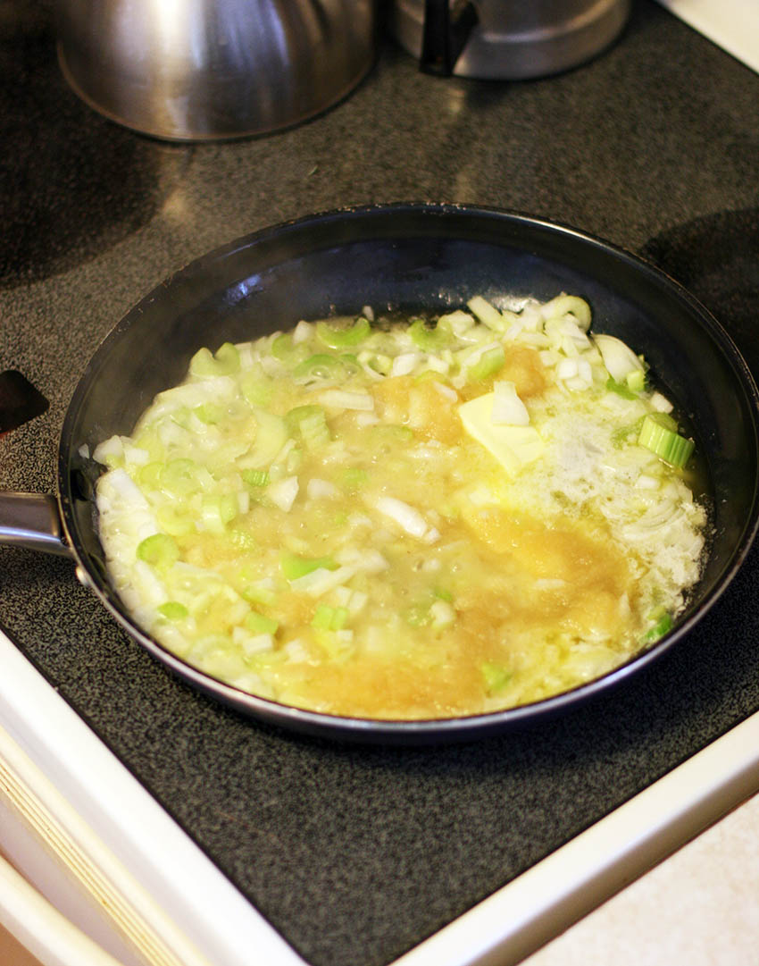 How to make applesauce stuffing: Click through for directions.