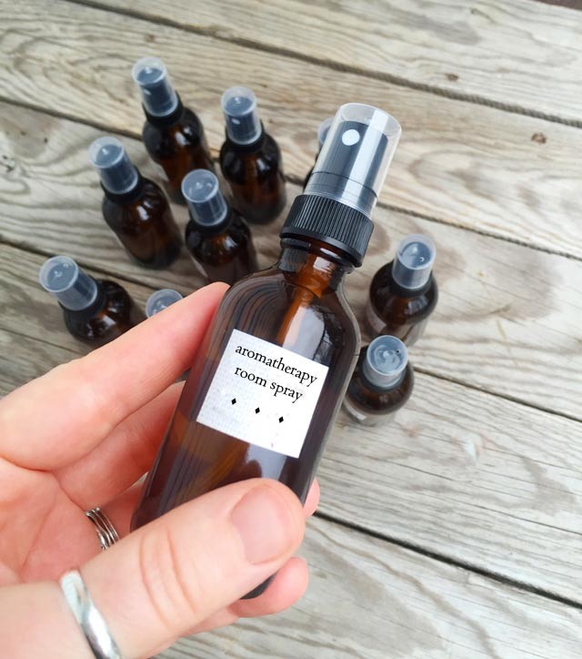 DIY Aromatherapy room spray (made with perfume samples!) Click through for instructions.