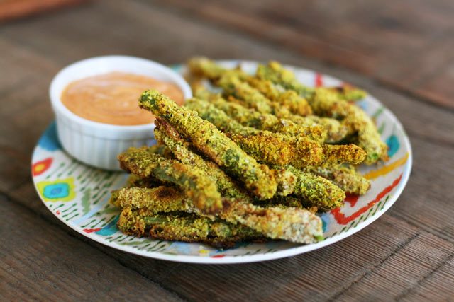 Almond-crusted oven-baked turmeric green bean fries.