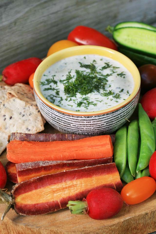 Learn how to create an epic veggie platter on a budget. Click through for instructions!