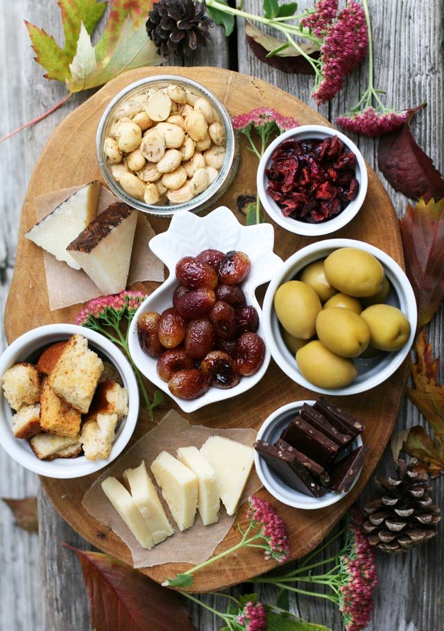 Harvest Appetizer Platter: Creating an appetizer platter doesn't have to cost a lot of money. Click through for money-saving tips!