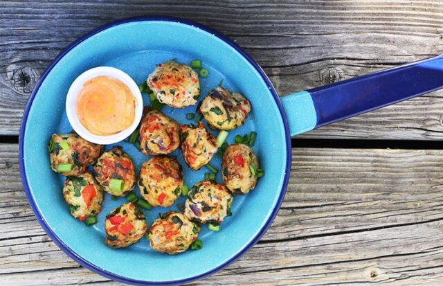 Confetti chicken meatballs: Lots of veggies make these healthy and delicious. Paleo-friendly. 