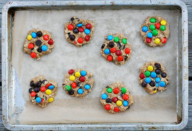 Like your Monster cookies with lots of M&Ms? Click through for this super easy recipe.