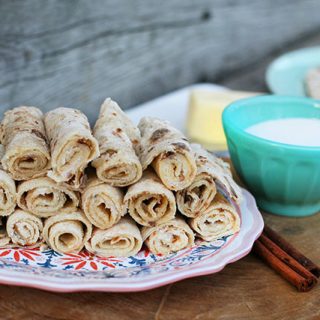 Homemade lefse, made in a frying pan. No special equipment needed! Click through for recipe.