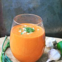 Farmers Market Gazpacho: A chilled juice/soup made with veggies you can buy at the farmers market. Click through for recipe!