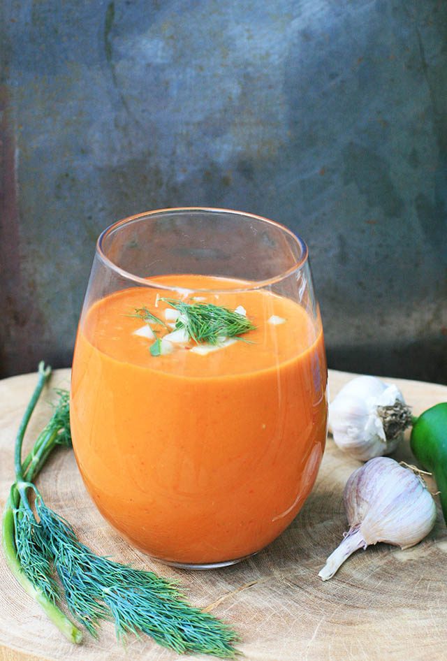 Farmers Market Gazpacho: A chilled juice/soup made with veggies you can buy at the farmers market. Click through for recipe!