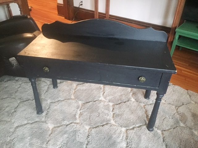 Selling small black bench online: Learn how to sell all sorts of stuff online!