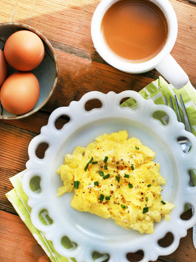 The best basic scrambled eggs: How to make perfect scrambled eggs every time. Click through for recipe!