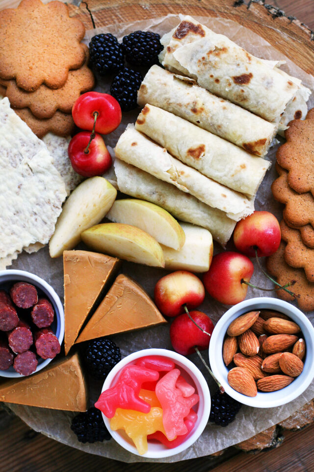 A collection of Scandinavian snacks, perfect for entertaining! Click through for recipe and ideas.
