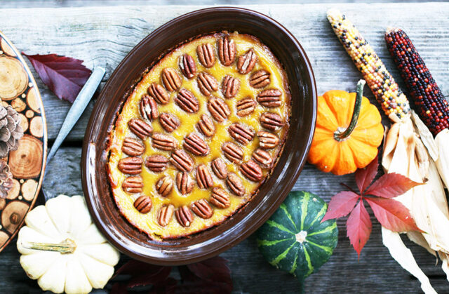 Bourbon-pecan acorn squash: This Thanksgiving side dish recipe has FLAVOR! Click through for cheap recipe idea.
