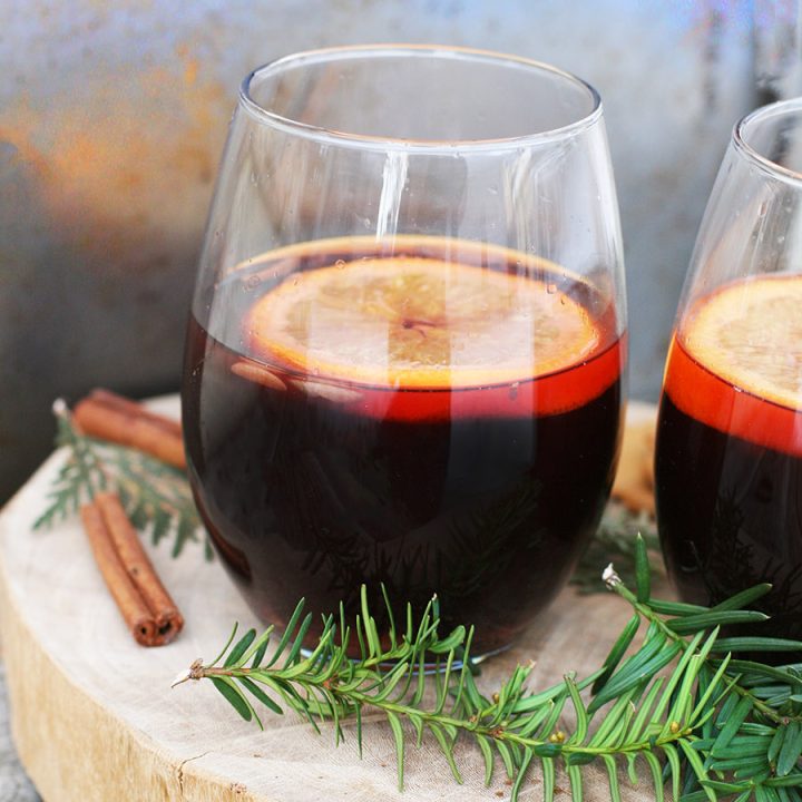 Non-alcoholic Glögg recipe: Make this traditional Scandinavian drink without alcohol! Everyone can enjoy it.