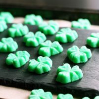 Shamrock mints: Perfect for St. Patrick's Day! Click through for instructions.