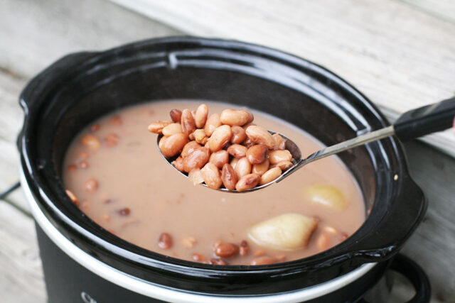 Slow cooker pinto beans: Learn how to make tasty homemade beans at home in the slow cooker.