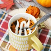 Gluten-free pumpkin mug cake. Make in less than 10 minutes! Click through for fall recipe!