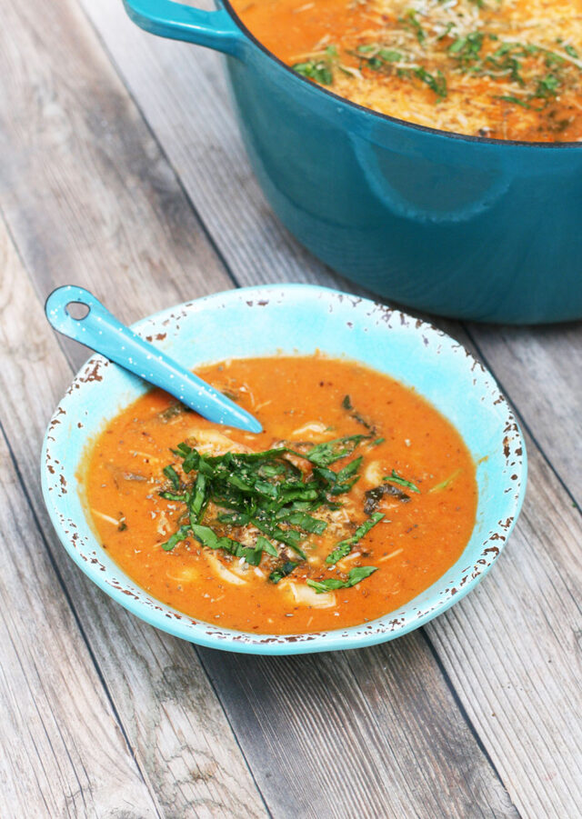 A quick, delicious, and hearty soup recipe: Spinach tomato tortellini. Click through for recipe!