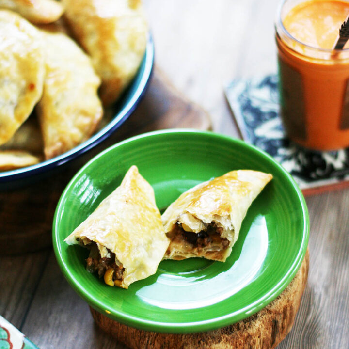 How to make (easy) empanadas that taste amazing. Click through for instructions!