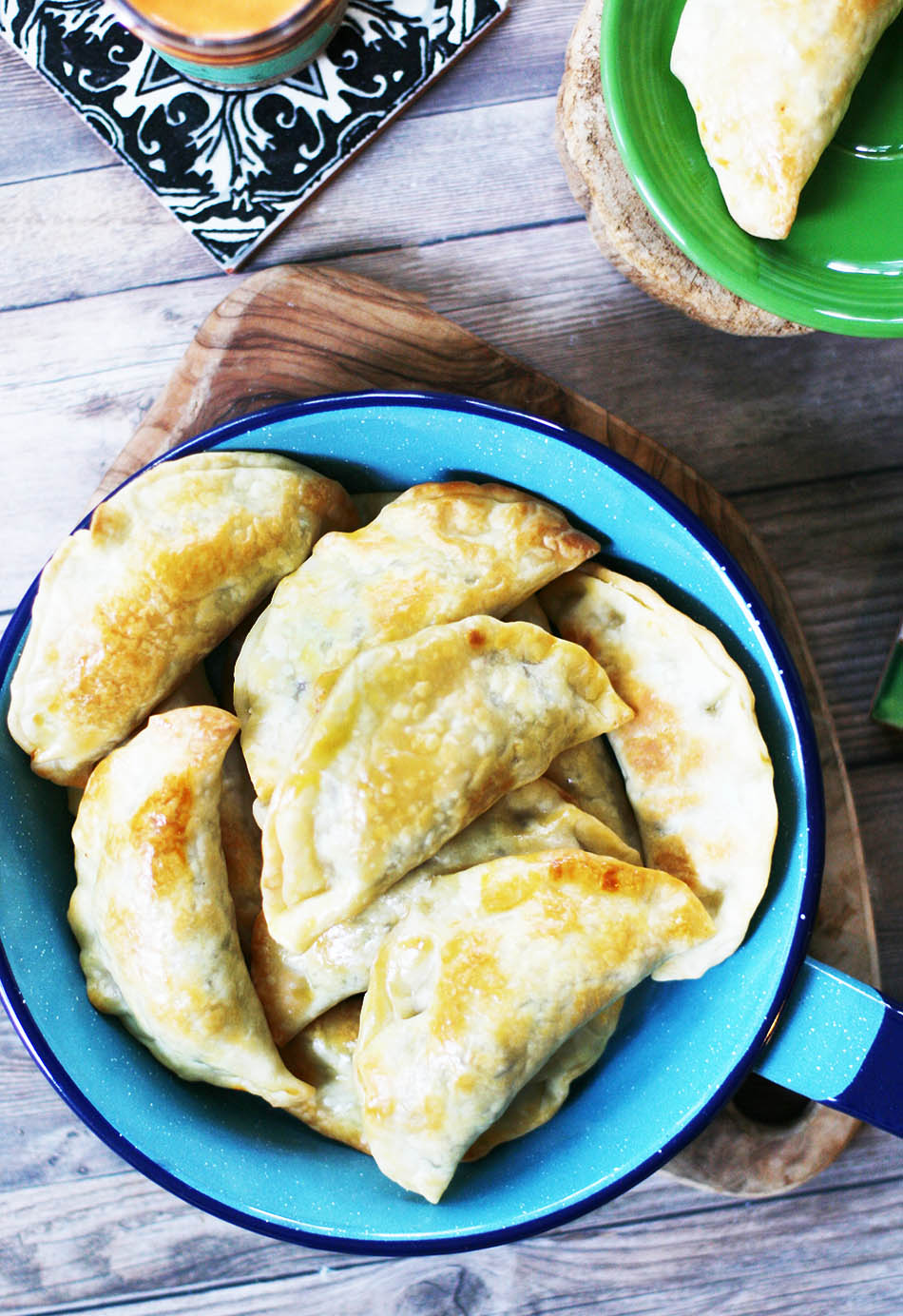 How to make empanadas - the easy way! Click through for recipe.