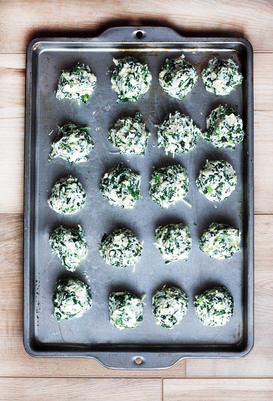 Spinach ricotta meatballs: A tasty, hearty vegetarian recipe.