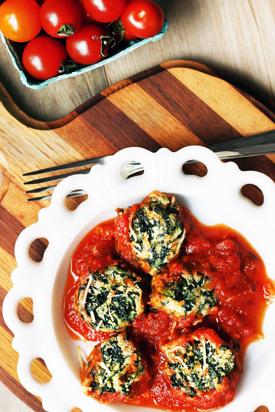 Vegetarian spinach ricotta meatballs: Topped with marinara sauce. Click through for recipe!
