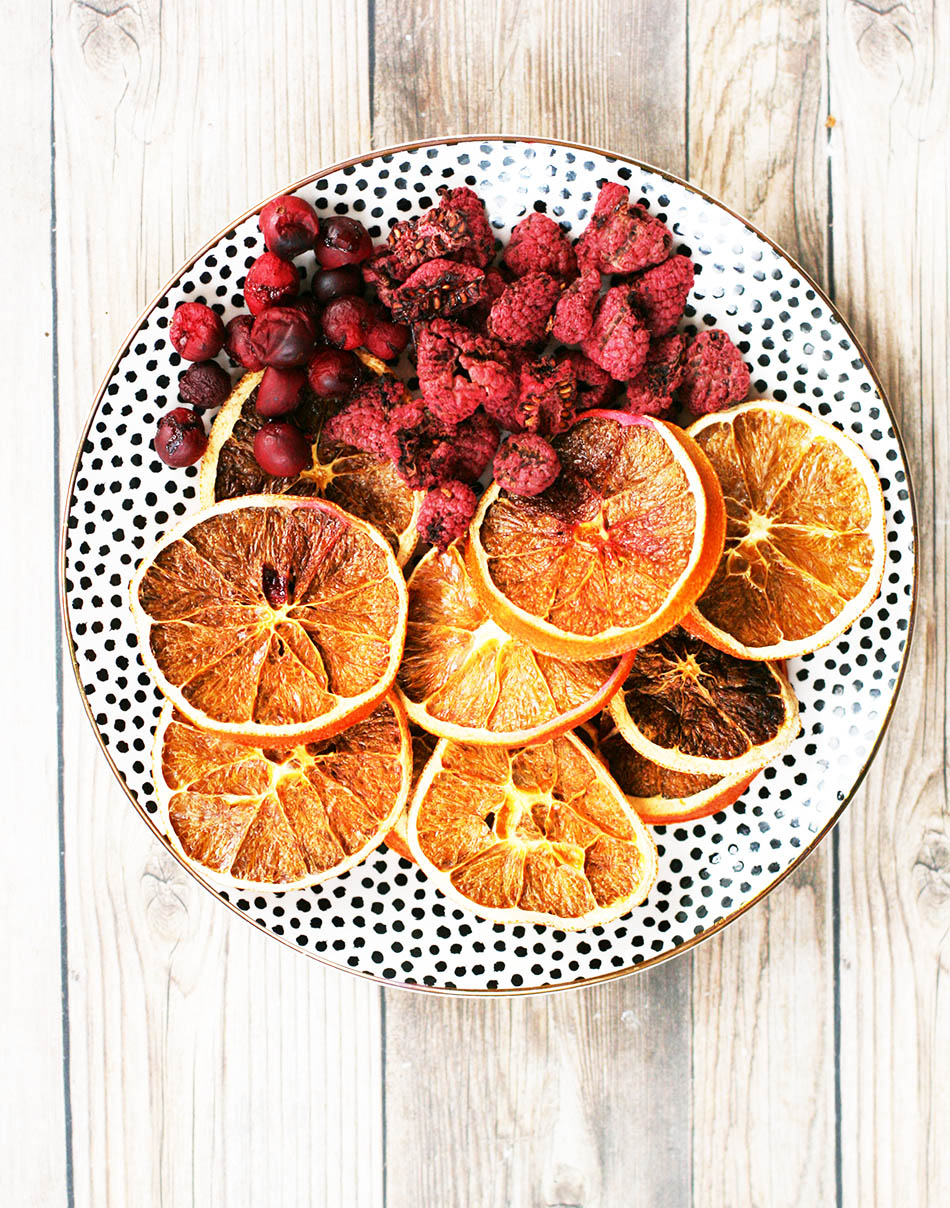 Cocktail in a jar: Dry your own fruit (or buy dried fruit) and learn how to make DIY cocktails in a jar.