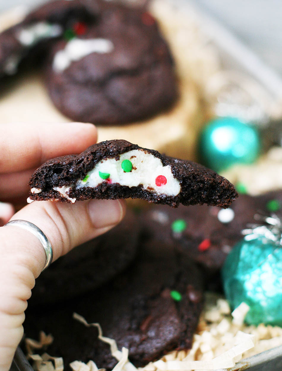 Cream cheese-stuffed chocolate mint cookies: Click through for festive Christmas cookie recipe!