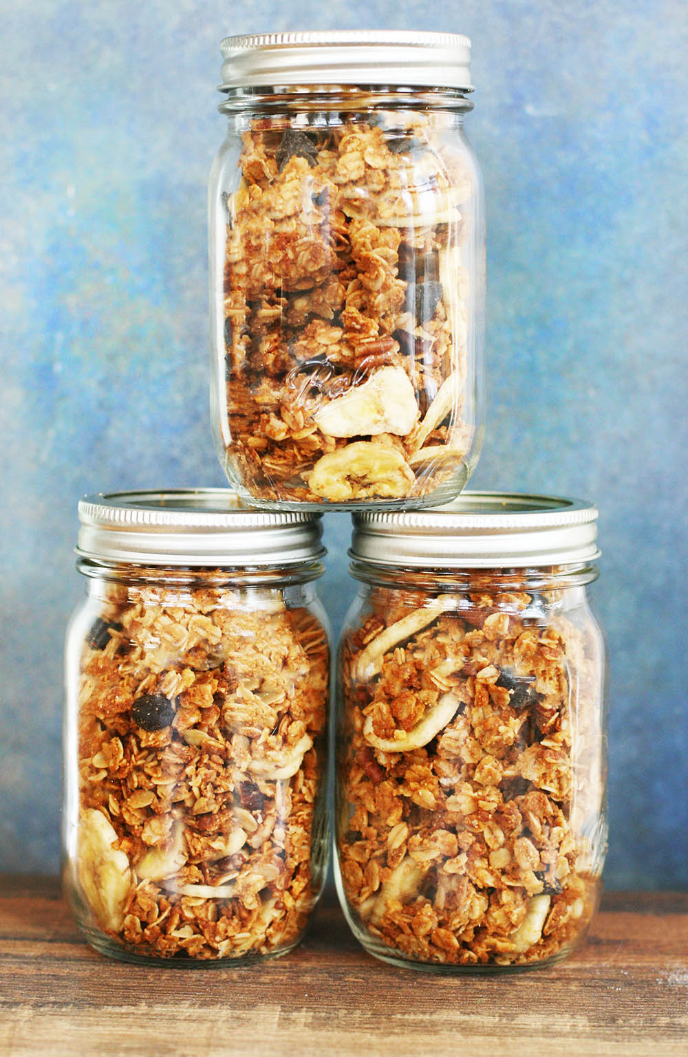Homemade granola in a jar makes a great, last-minute cheap gift!